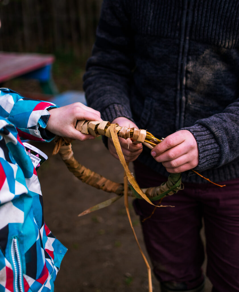 Enfants apprenant par la pratique - école alternative Langeac
